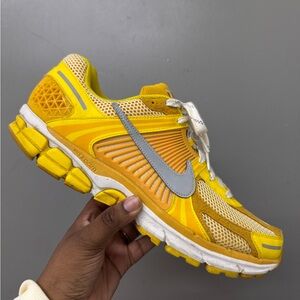 Nike zoom Vomero 5 in Yellow Ochre sneakers men’s size 13M